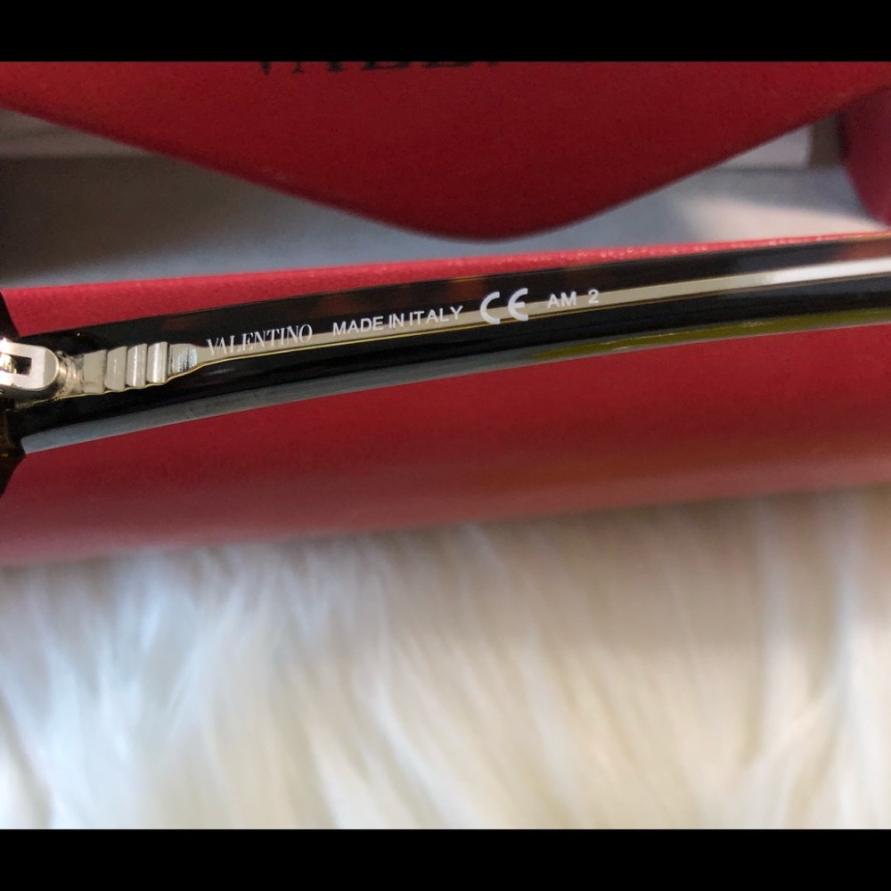 Valentino Sunglasses - Picture 8 of 8